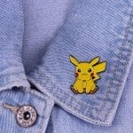 Pokemon – Sitting Pikachu Badge Pins